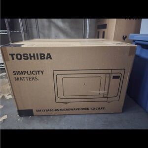 Toshiba Black Microwave Oven 1.2 Cu. Ft.